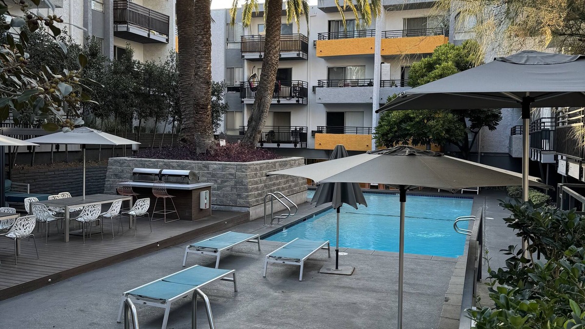 Rampart Village Apartment | Close to DTLA and Hollywood