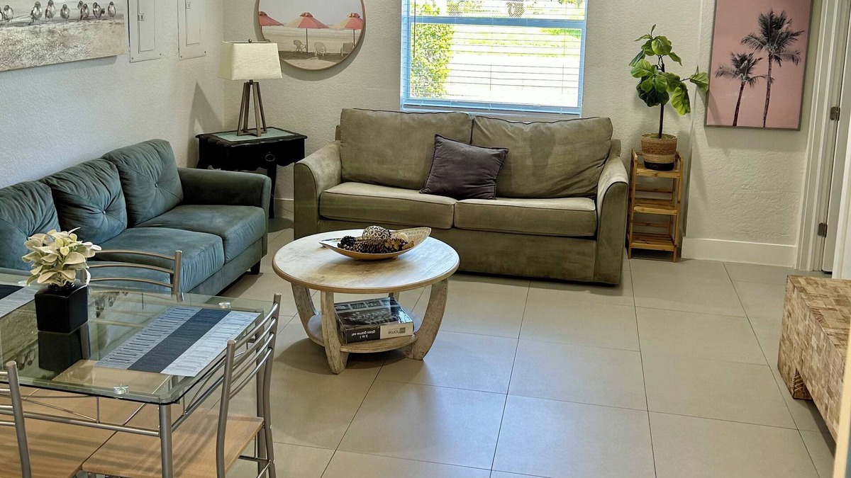 Flamingo Parks Bed & Breakfast | Close to everything! Perfect basecamp for WPB