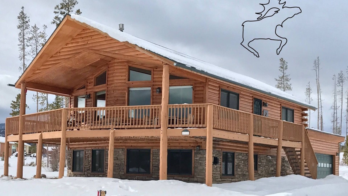 Fraser Cabin | Close to everything, feels like you're a world away