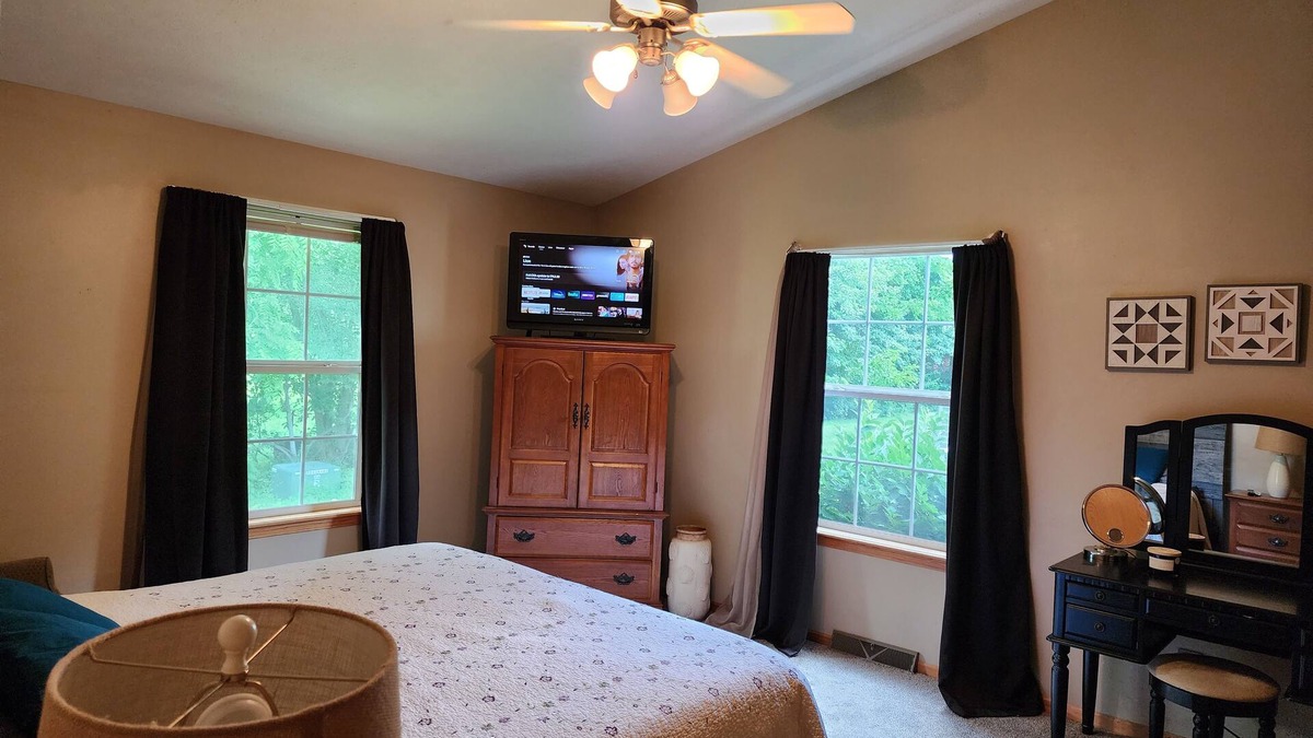 Rockford Condo | Close to everything! nRockford condo off State St & Mulford