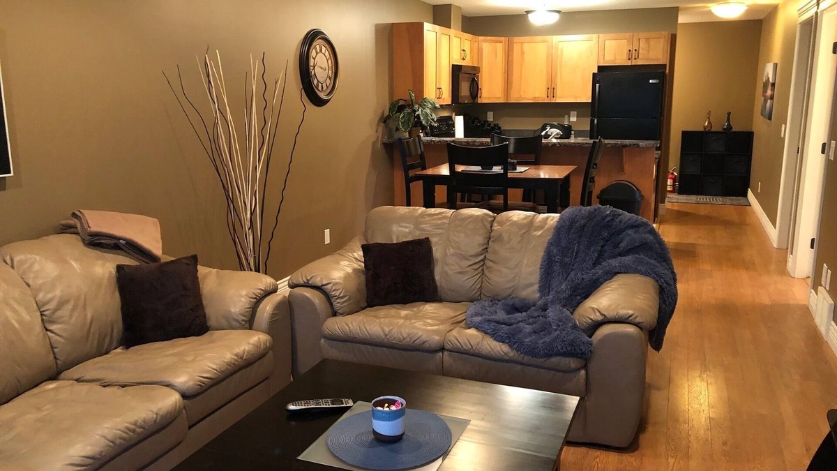 Sicamous Condo | Close to everything: shopping, beach, boating, hiking, golfing or just relaxing!