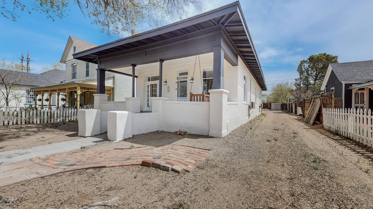Huning Highland Historic District Apartment | Close to everything ABQ, #B Stay here!