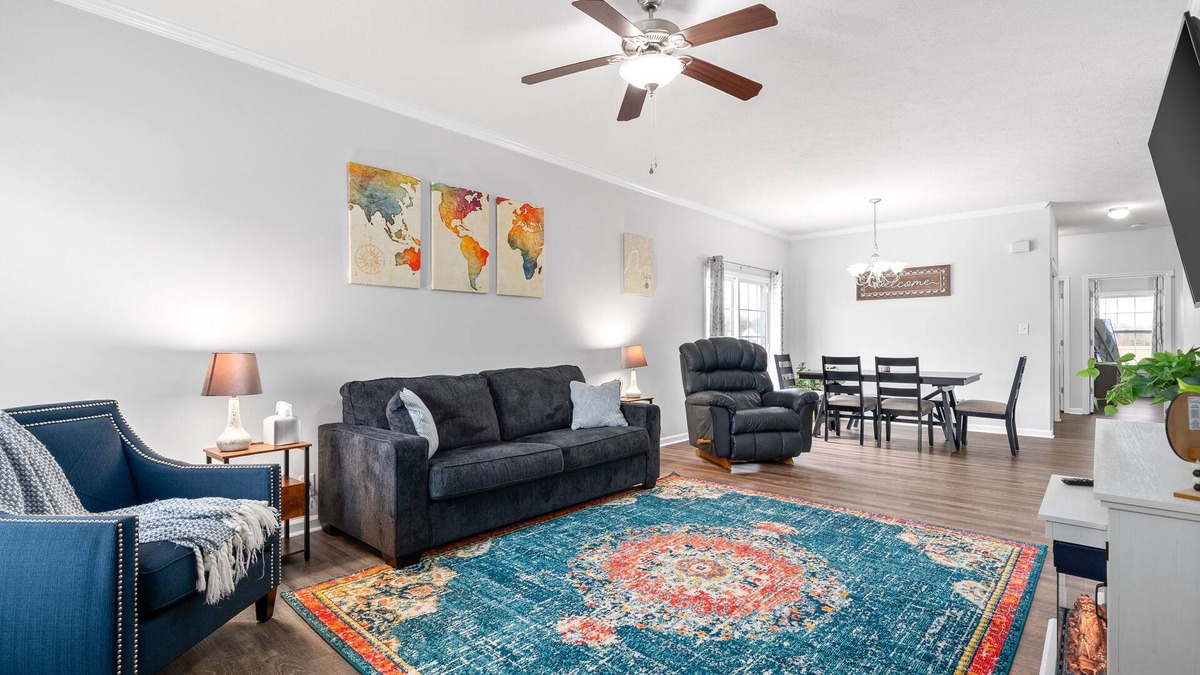 Clarksville House | Close to everything in Clarksville and Fort Campbell; Dog-friendly Townhome.