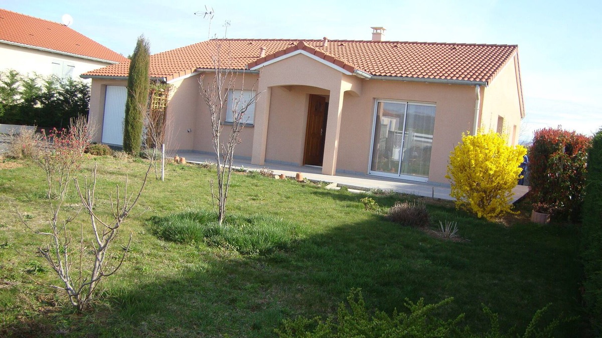 Charbonnier-les-Mines House | Close to Auvergne's volcanoes, lakes and magnificent natural sites.