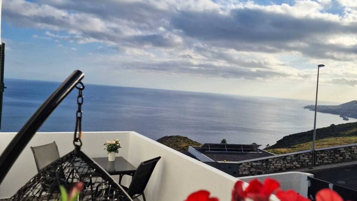 Garajau Apartment | Close to Funchal, Cozy Apartment with Large Southwest Terrace for Chilling