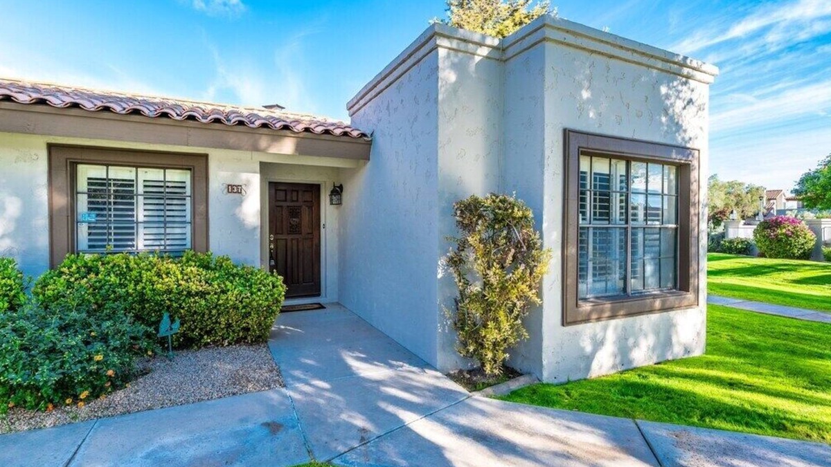 South Scottsdale House | Close to Heated Pool, Tennis, and 25 mile All-Purpose Trail, Pet Friendly, Family Friendly