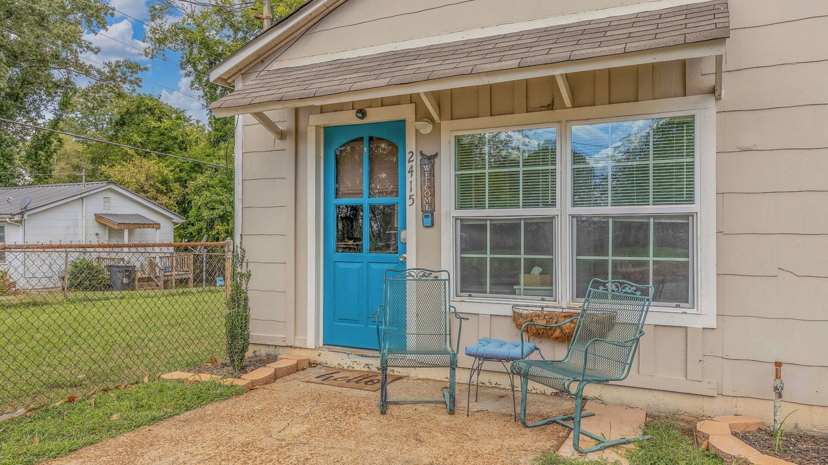 East Florence House | Close to Hospital and Downtown, Eastside Bungalow, Dogs Welcome + Fee
