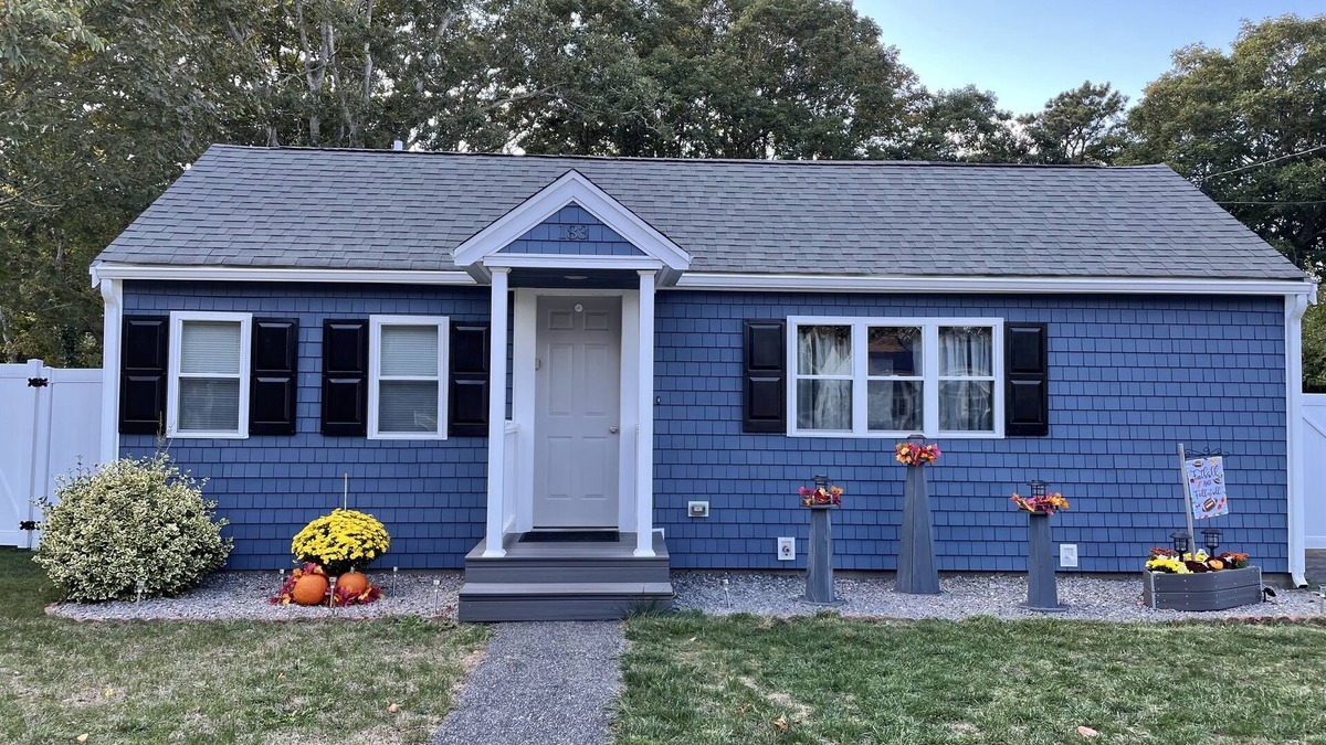 Hyannis House | Close to it all;Beaches, Shopping Centers,Downtown,Ferry and more