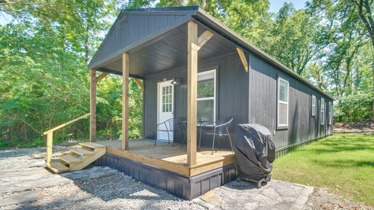 Grove Cottage | Close to Lake: Grove Cabin w/Shared Fire Pit!