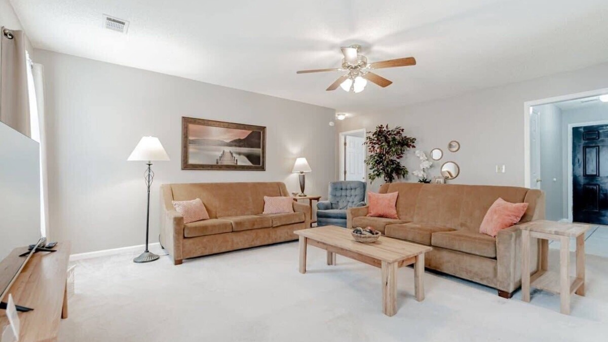 Irmo House | Close to Lake Murray&Ft. Jackson - Idyllic in Irmo