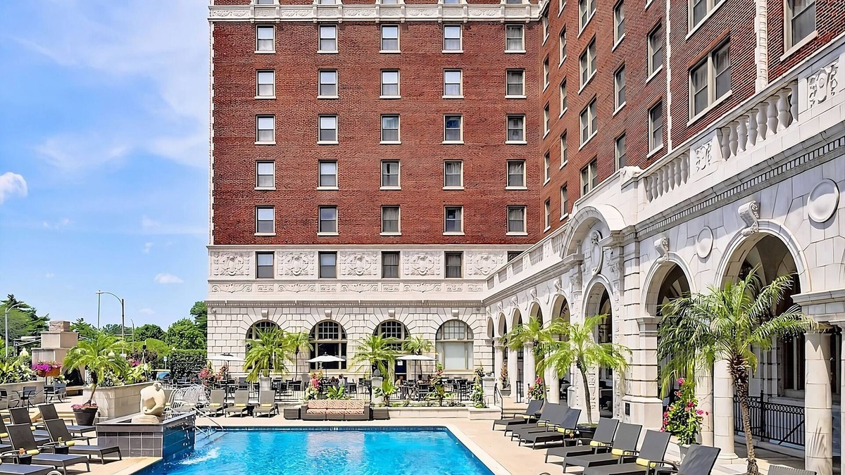 Central West End Apartment | Close to Laumeier Sculpture Park! Pets Allowed! With Parking, Pool & Cinema!