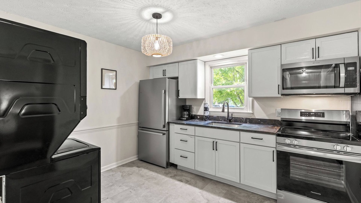 Wilmore Apartment | Close to Lexington 2-bedroom apartment with WiFi, AC in peaceful Wilmore