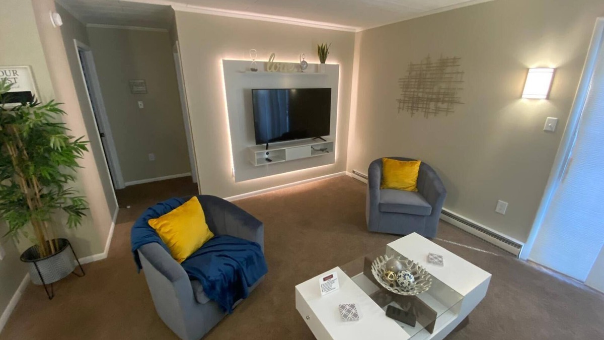 Rohrerstown Apartment | Close to lot of shopping areas, eateries, bars and more. Ideal for monthly stays