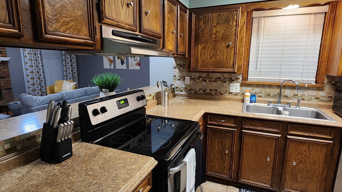 Red Chute Bed & Breakfast | Close to Louisiana Down's Casino. nA charming 3-bedroom house, great amenities!
