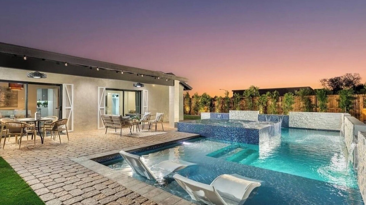 Scottsdale Estates Nine House | Close to Old Town! Heated Pool + HUGE hot tub. Chic & Cozy Scottsdale home!
