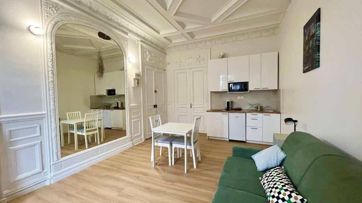 Chatou Apartment | Close to Paris - The Boudoir