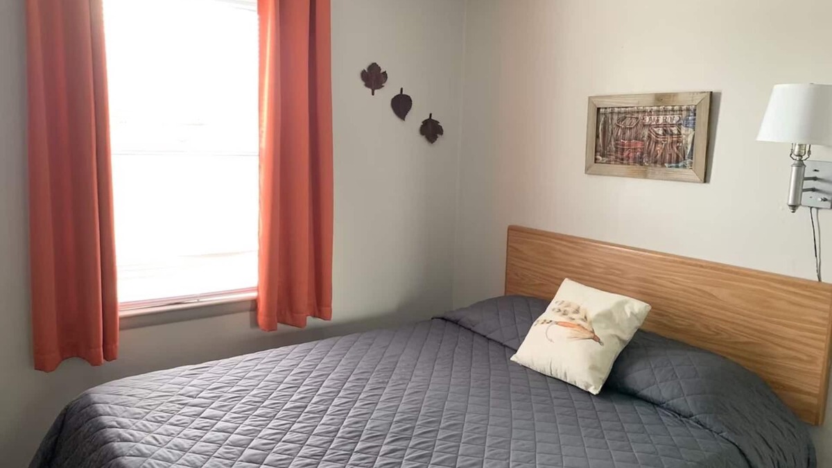Cassville Cabin | Close to Pool Cabin Getaway-Cabin 5