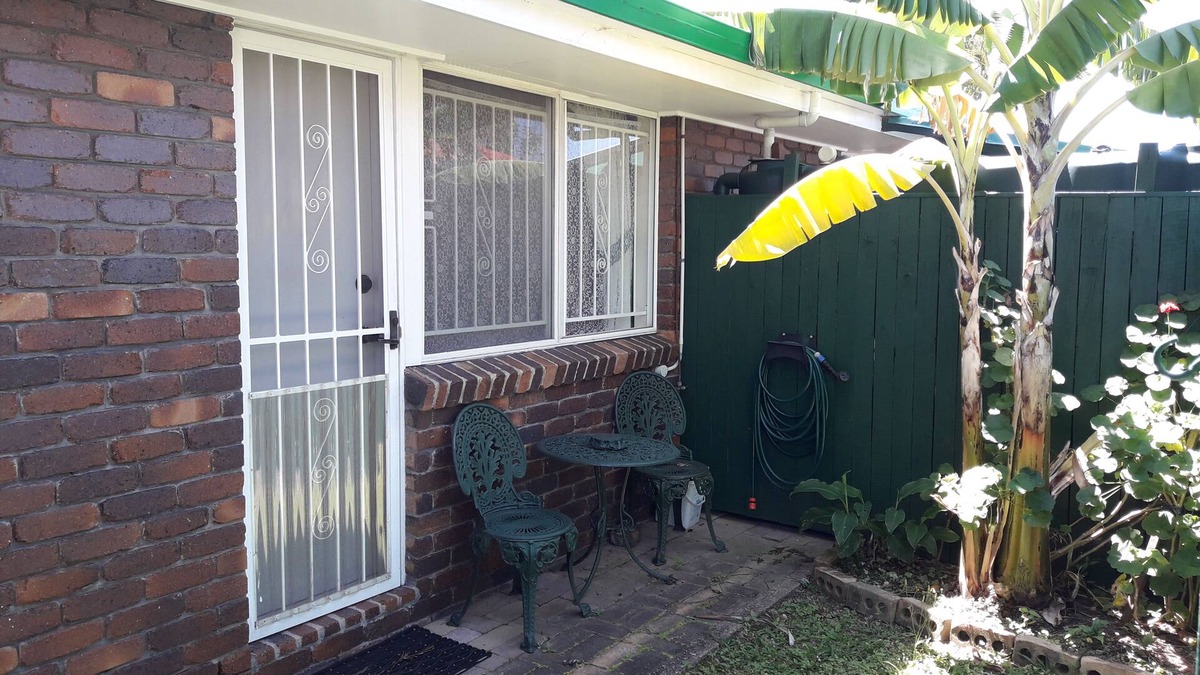 Kippa-Ring House | Close to rail and shops
