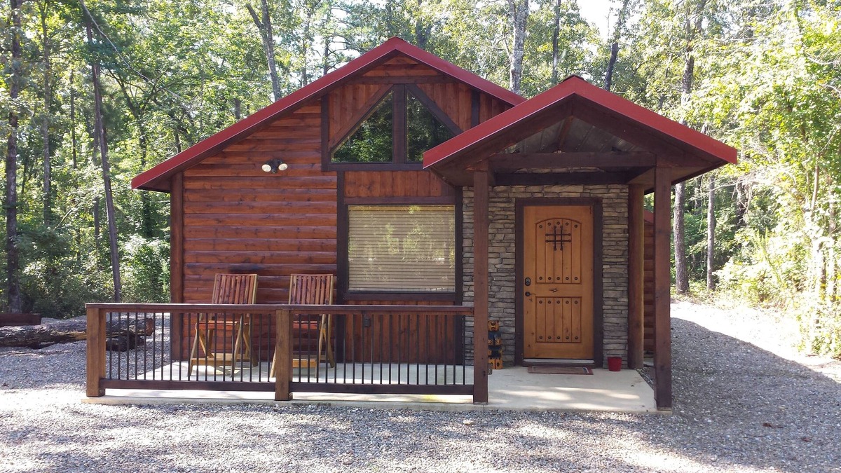 Hochatown Cabin | Close to restaurants & state park. Sleeps 2. Hot tub.