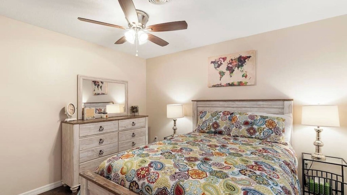 Gulf Gate Estates House | Close to Siesta Key, Shopping, Restaurants & More!