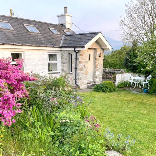 Brynrefail House | Close to Snowdon with Mountain views of Snowdonia