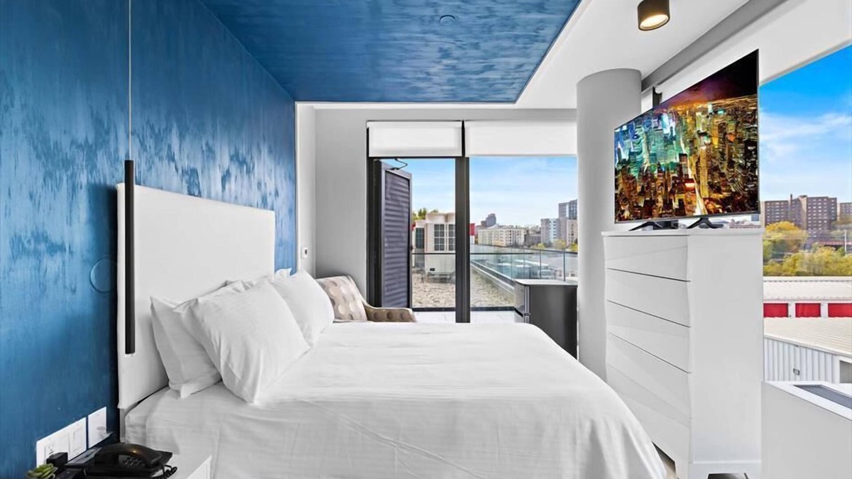 Port Morris Hotel | Close to Stadium Studio F Bal BR | Hotel Amenities