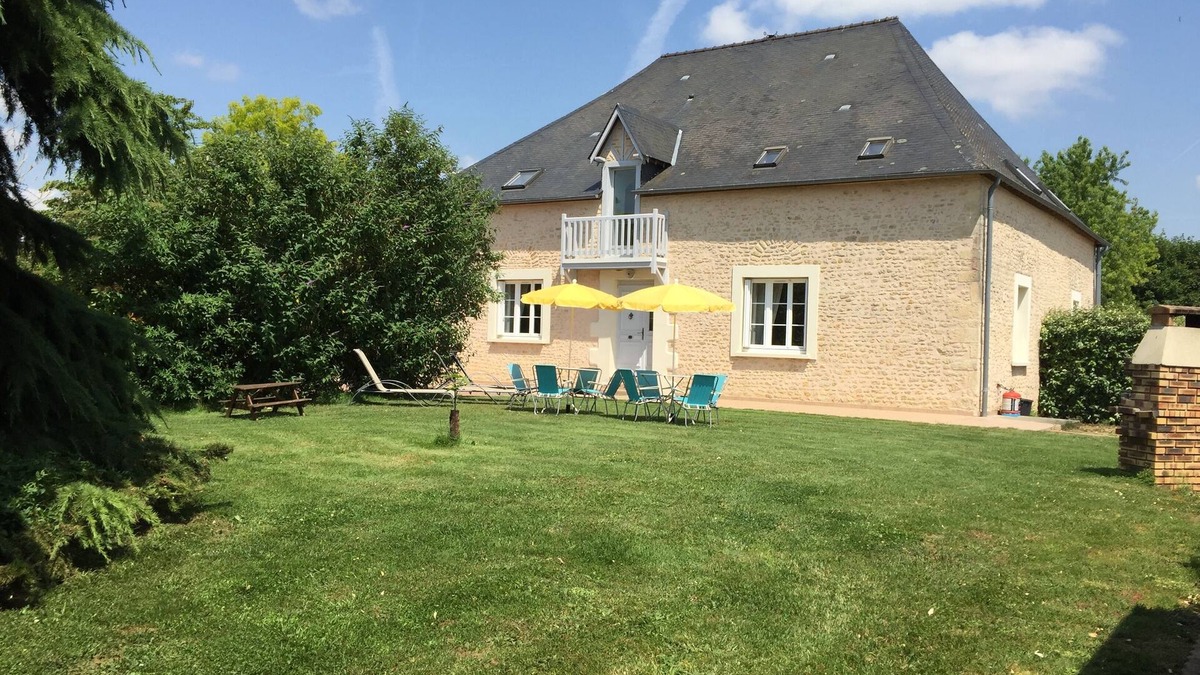 Epineu-le-Chevreuil Cottage | CLOSE TO THE MANS. CIRCUIT OF 24 HOURS, ZOO OF THE ARROW .SABLE, CASTLE OF THE LOIR