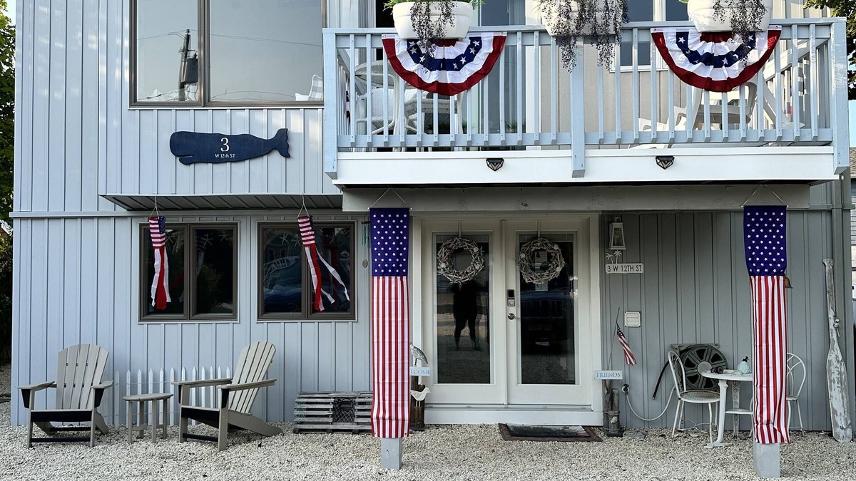 Barnegat Light House | Close to the Bay and Beach! 5 BDR in the heart of Barnegat Light