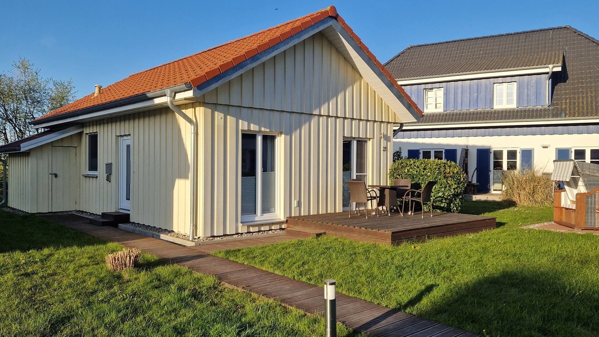 Altefaehr House | Close to the beach holiday home in a quiet field location with a spacious wooden terrace