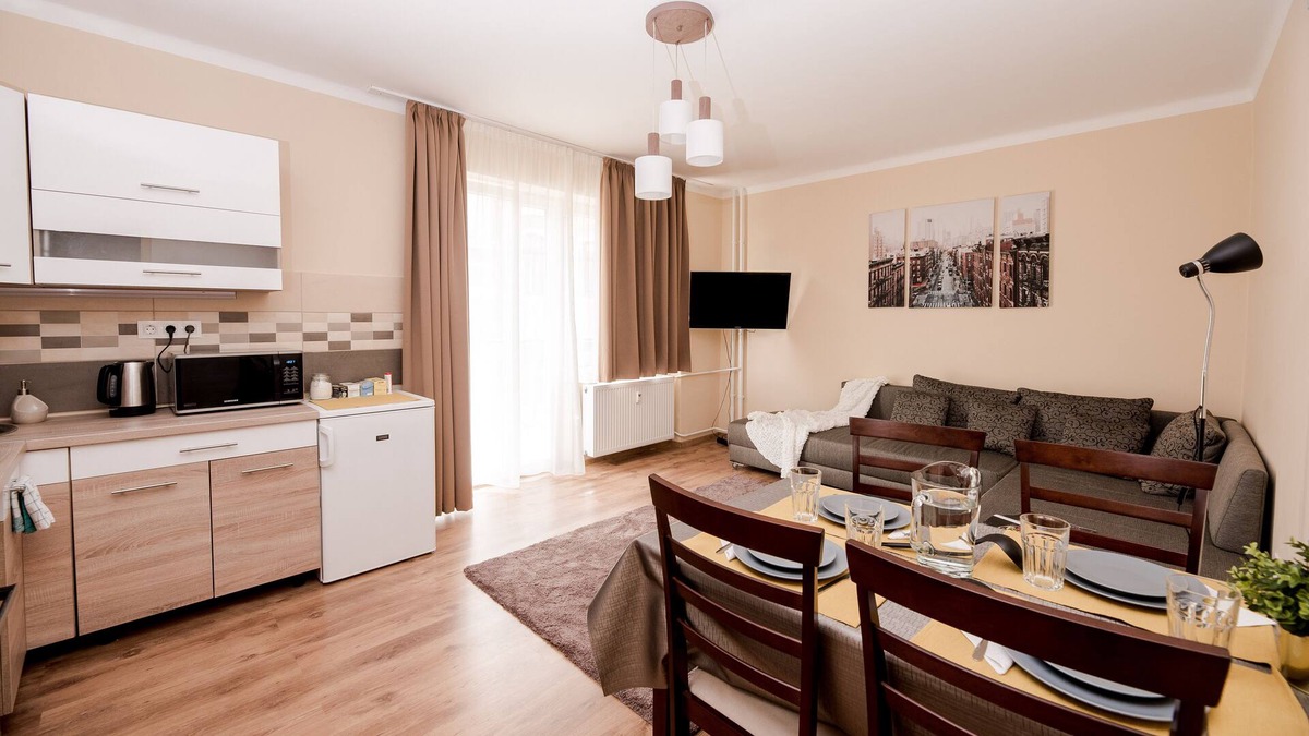 13th District Apartment | Close to the heart of the city. Just 4 metro station with easy parking.