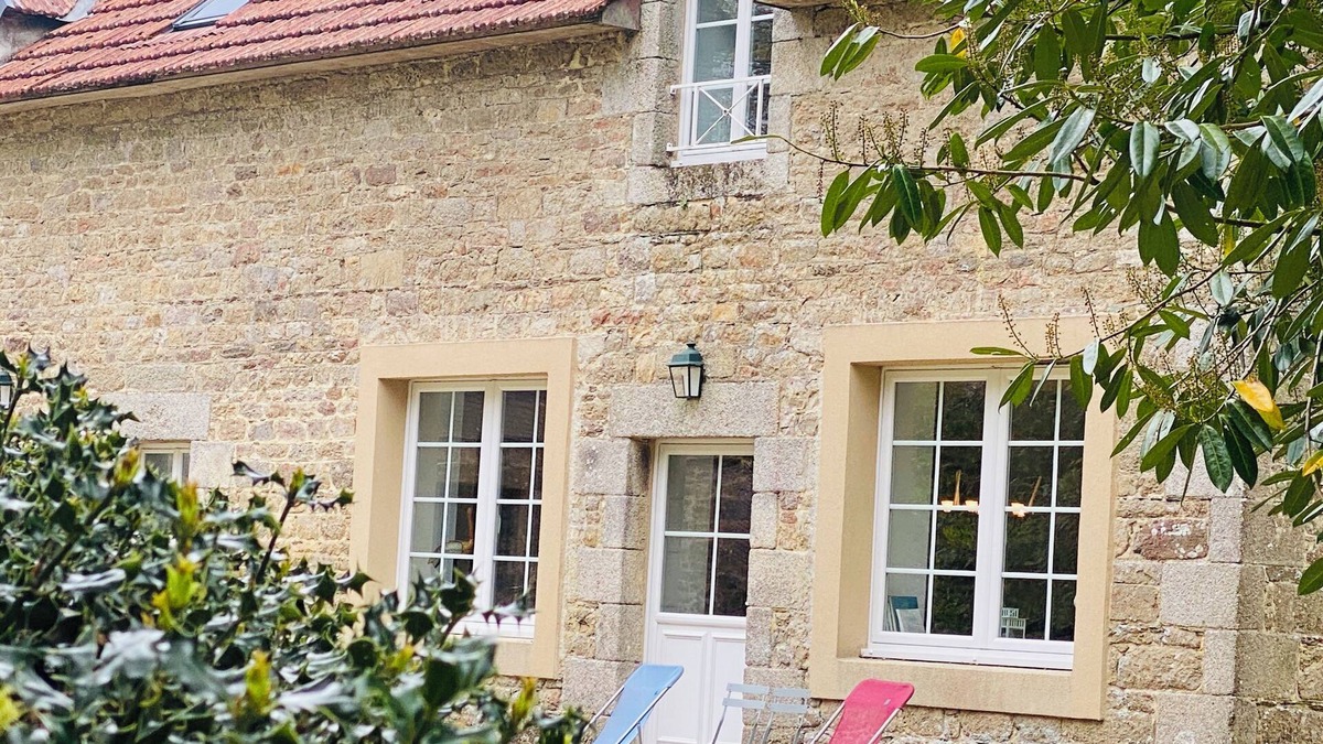 Plounevez-Lochrist House | Close to the sea, in the heart of a magnificent property, charming farmhouse sleeps 12