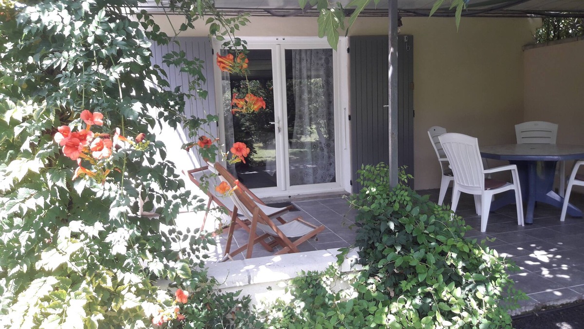 Carpentras House | Close to the Via Venaissia, a haven of peace for nature lovers.