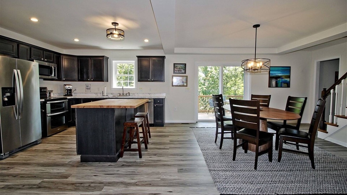 New Paltz House | Close to Town, Climbing, Biking and Skiing - Spacious House Great for Getaways