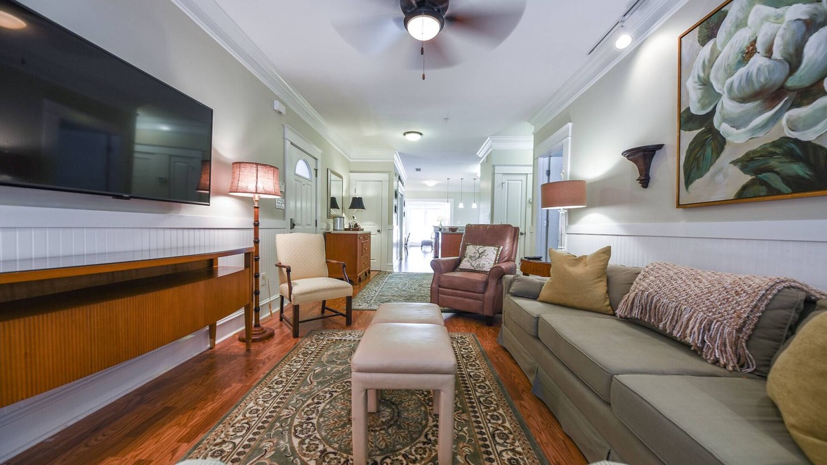 Athens Condo | Close to UGA and 5 Points Area- Spacious, Open Plan on One-Level
