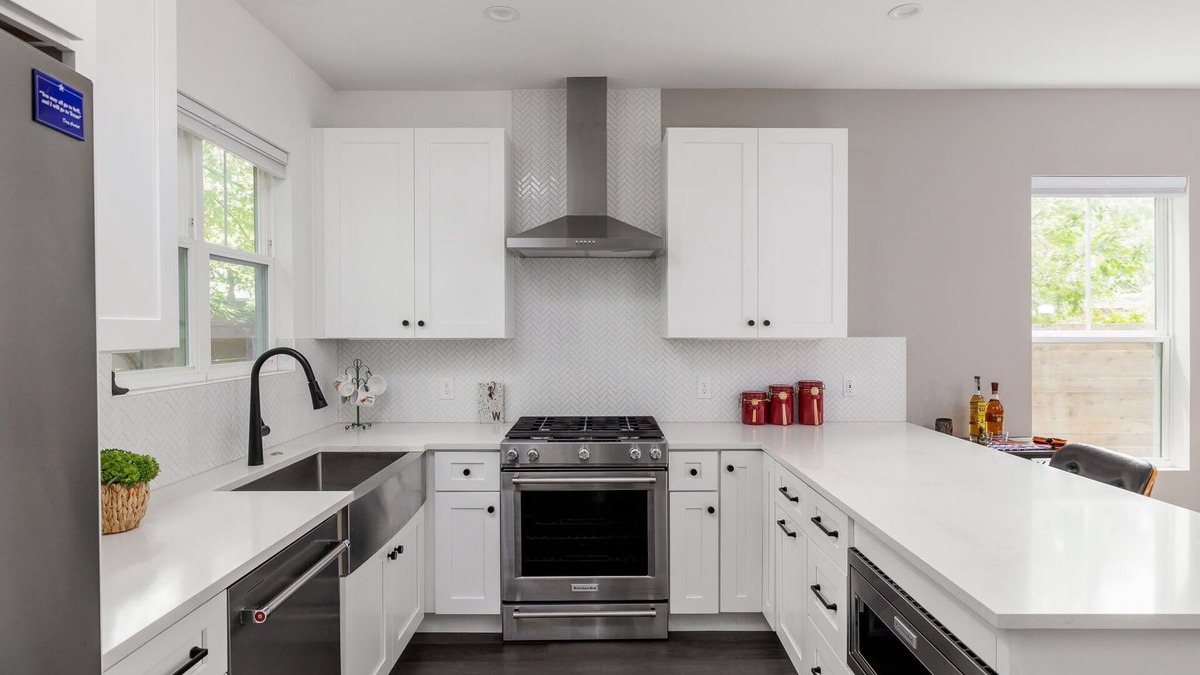 MLK House | Close to UT, Free Parking | In the Green - Portoro