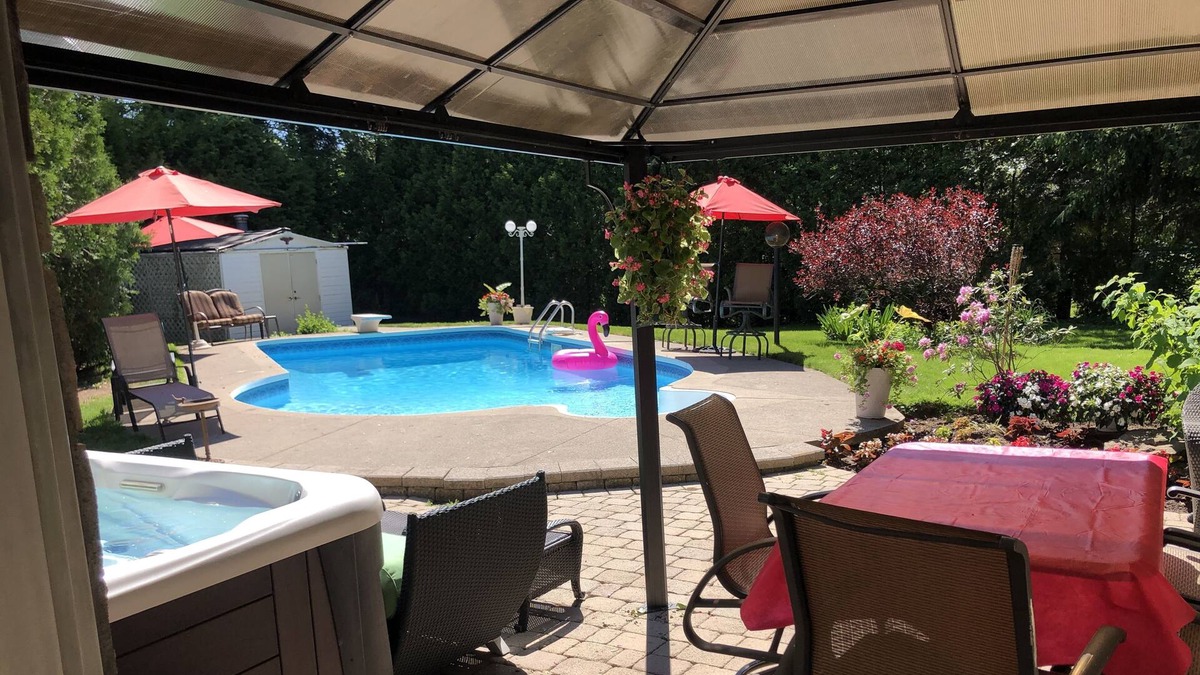 Burlington House | CLOSED. NOT AVAILABLE 2023-24. 300 steps to Paletta Lakeside Mansion