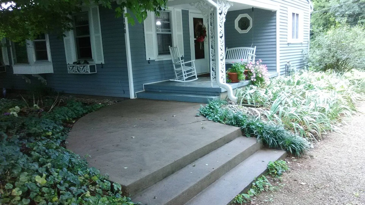 Park City House | Closest home to Mammoth Cave Nat’l Park. Pet friendly.