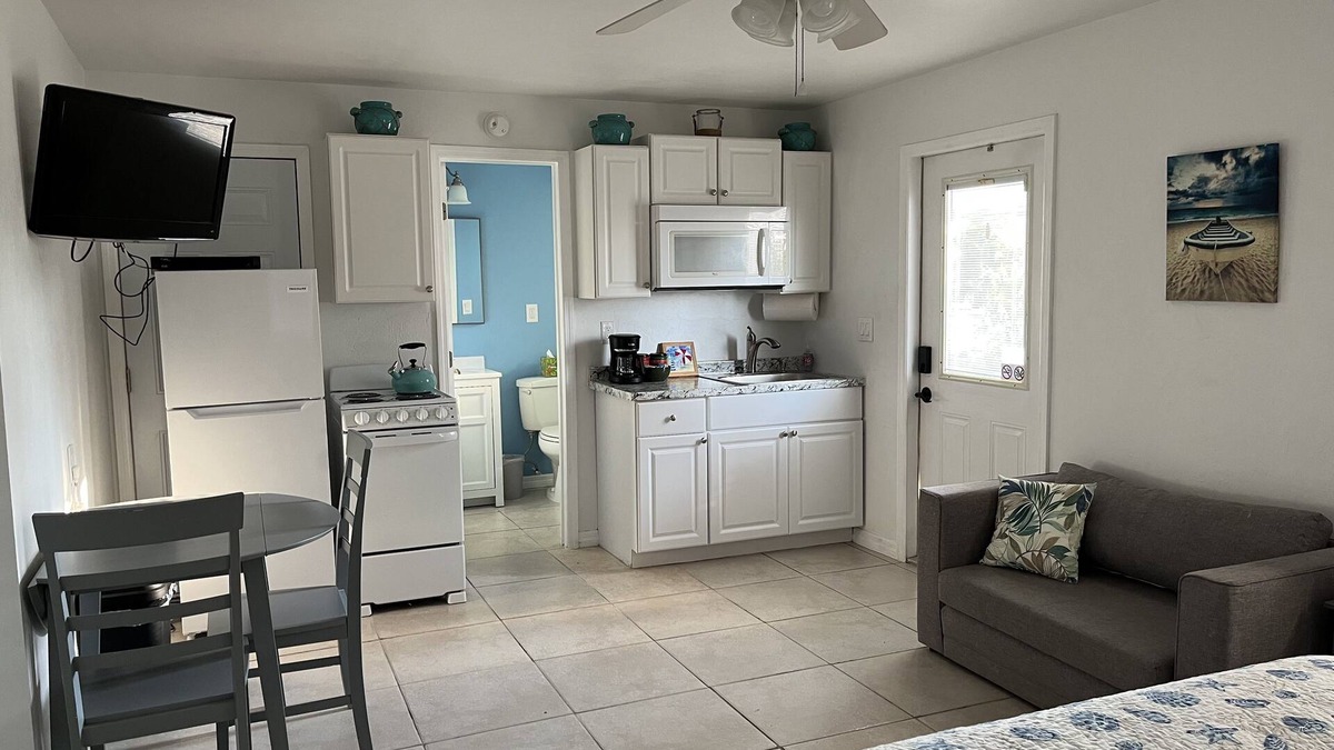 Saint James City Apartment | Closest Inn to Deep Water in St James City. Perfect for monthly rental!