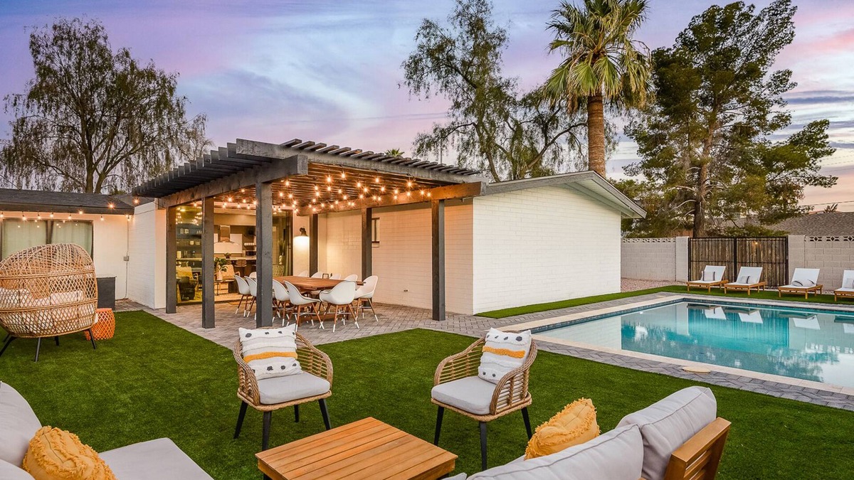 Entertainment District House | Closest Walk to Old Town, Entertainment District