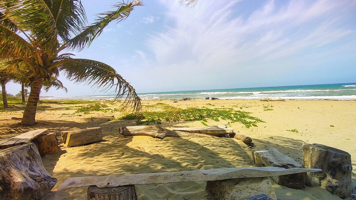 Los Brazos House | Cloud 9 - new house in beachfront community with WiFi, AC in enchanting La Boca