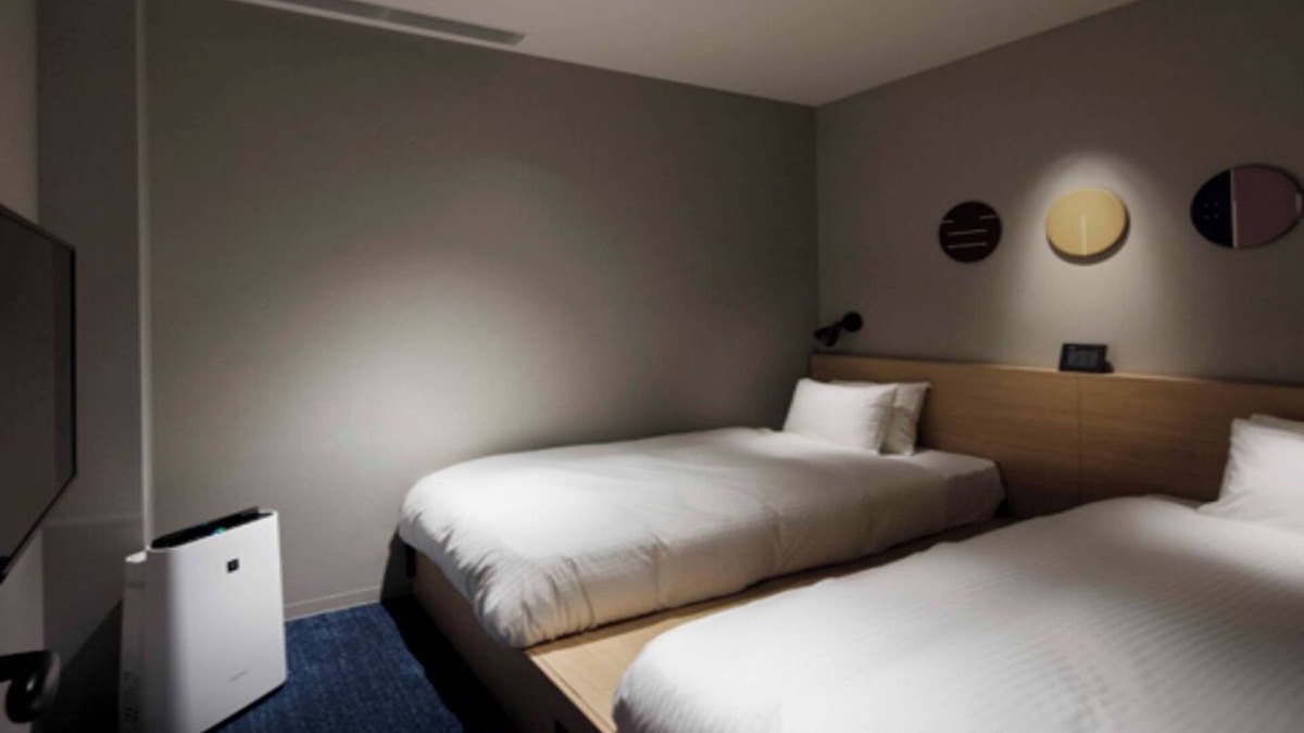 Hyakunincho Hotel | Cloud-Level Bunk Room Escape in Affordable Hotel WiFi AC Gym laundromat Shinjuku