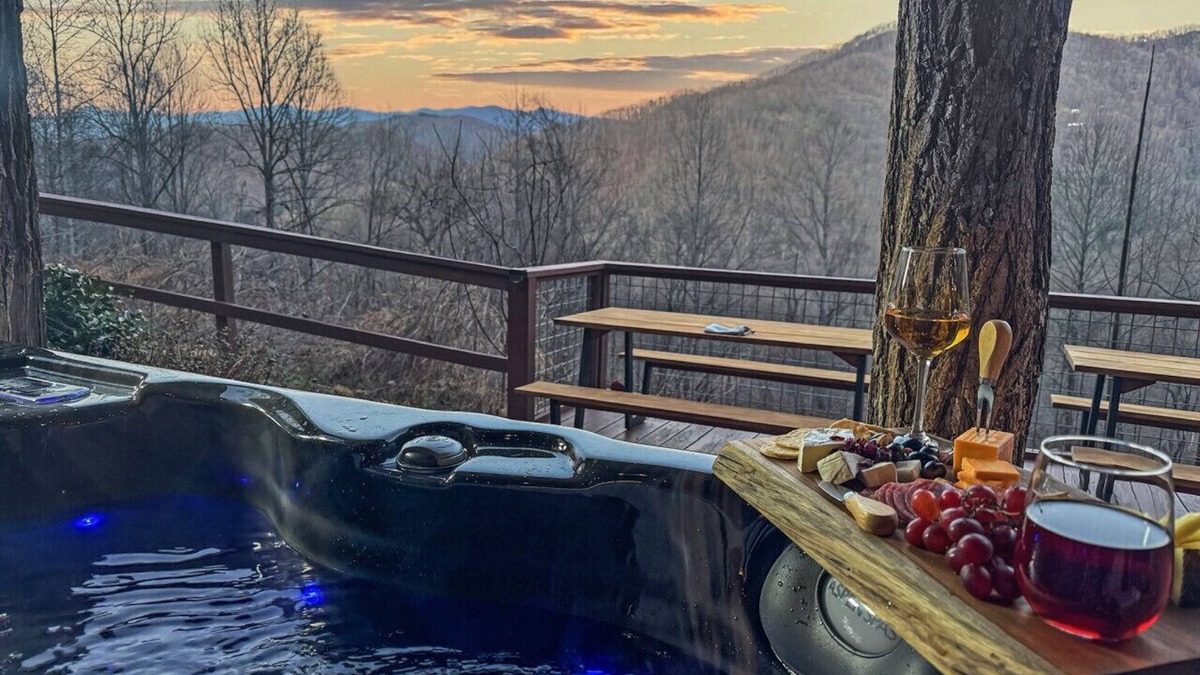 Bryson City Cabin | Cloud Nine Retreat; sleeps 12 | hot tub | gameroom
