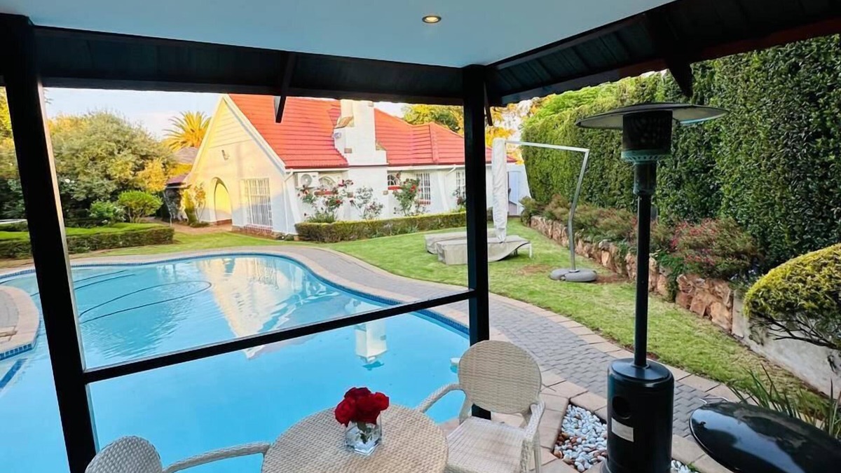 Greater Johannesburg Metropolitan Area Cabin | clouds 52 lodge