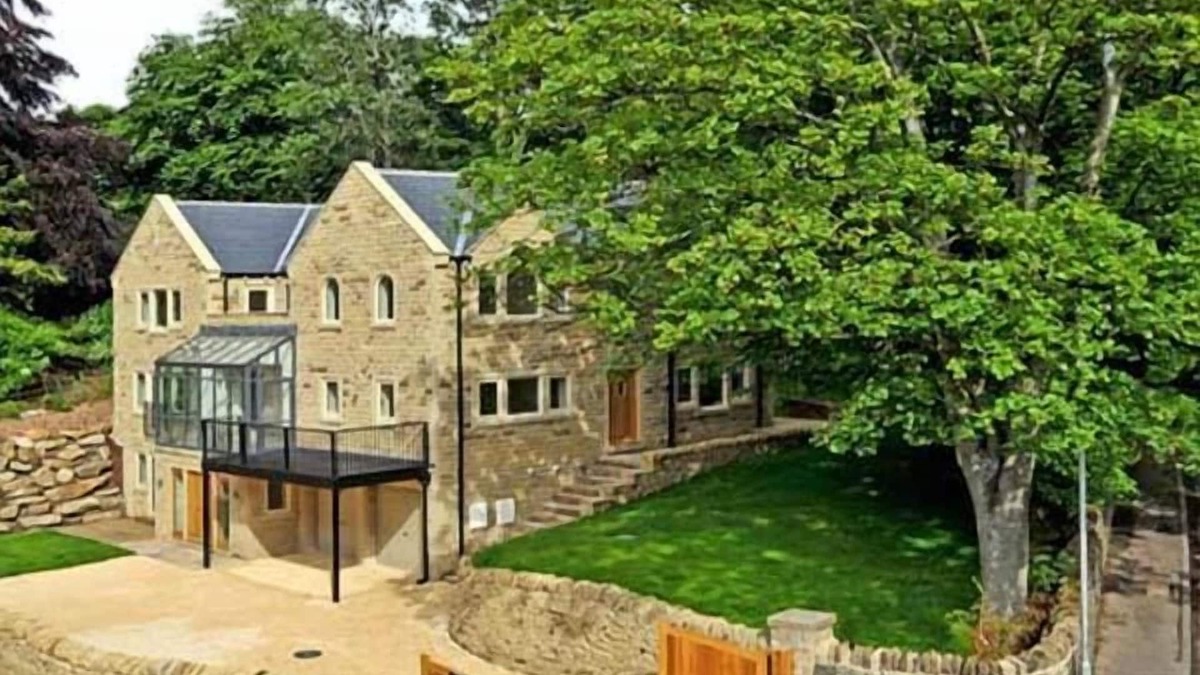 Almondbury Cottage | CLOUDS HILL, family friendly, luxury holiday cottage in Almondbury