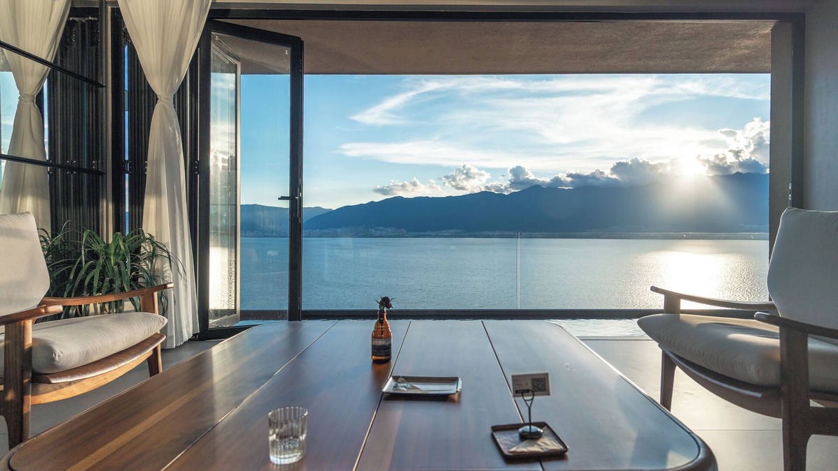 Dali Hotel | Clouds on the Horizon