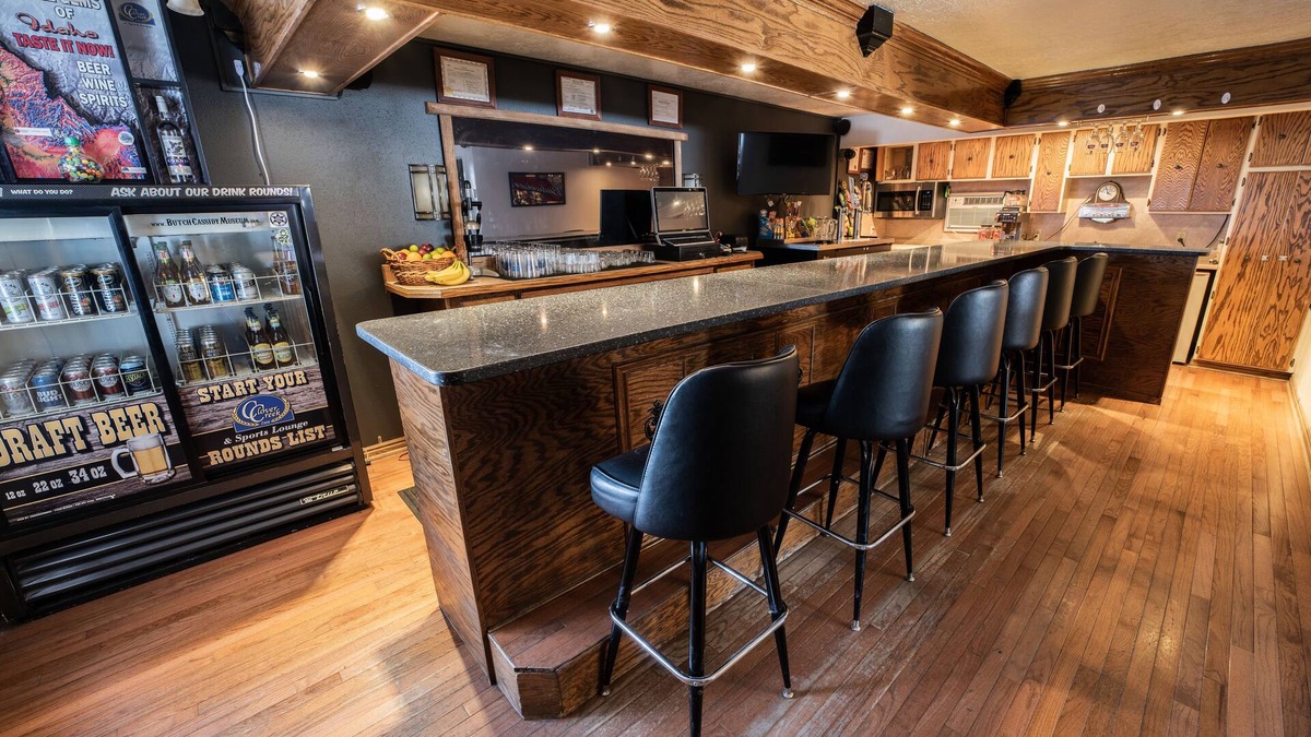 Montpelier Hotel | Clover Creek Inn