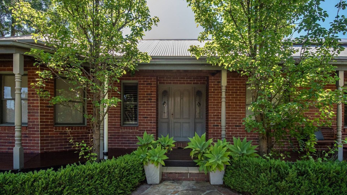 Somerville House | Clover Estate with Tennis Court