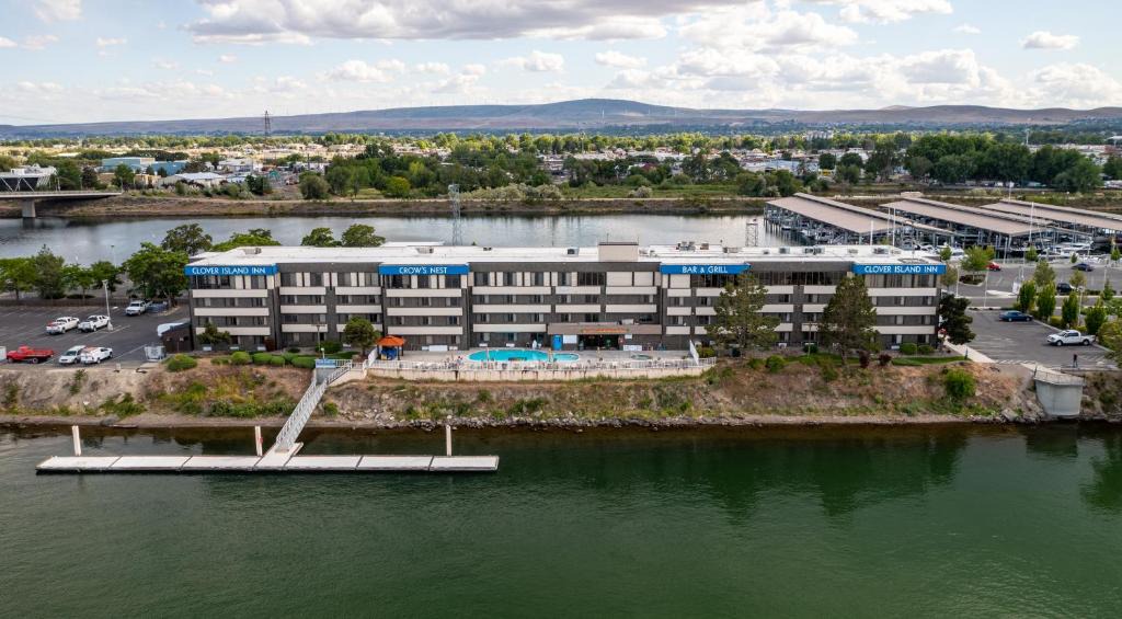 Tri-Cities Hotel | Clover Island Inn