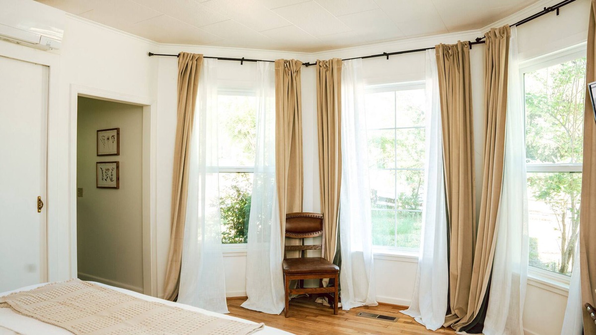 Etna Bed & Breakfast | Clover Room