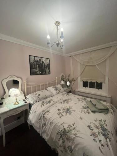 London Borough of Hounslow House | Cluaine Meala cottage